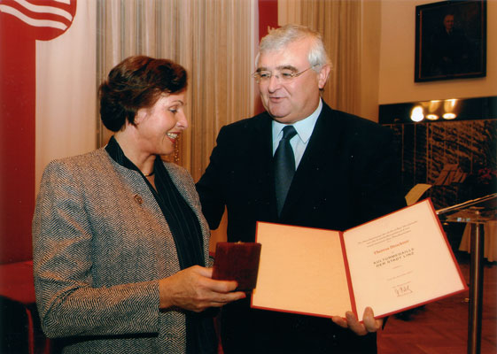 THERESA BRUCKNER - Ehrungen